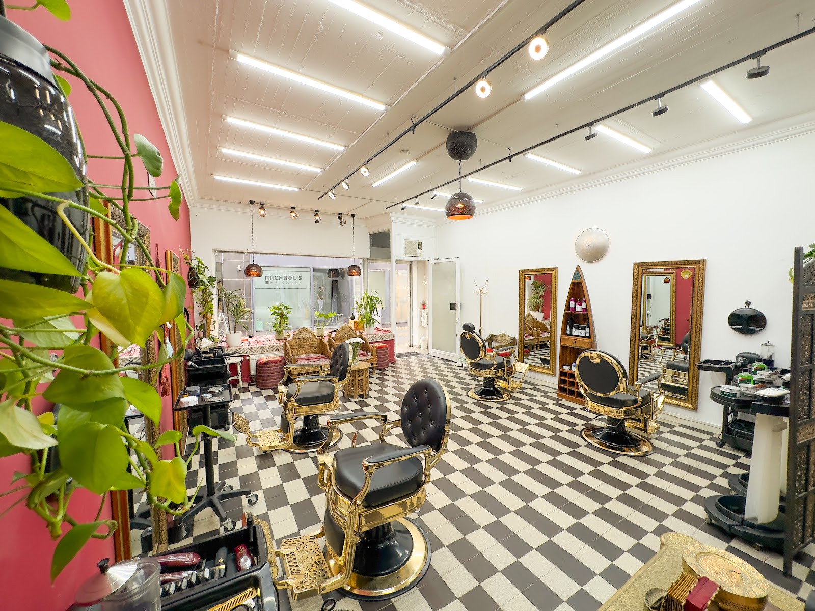 Aram Barbershop – Hadi und Abdullah beim Barbieren in der Kölner Altstadt